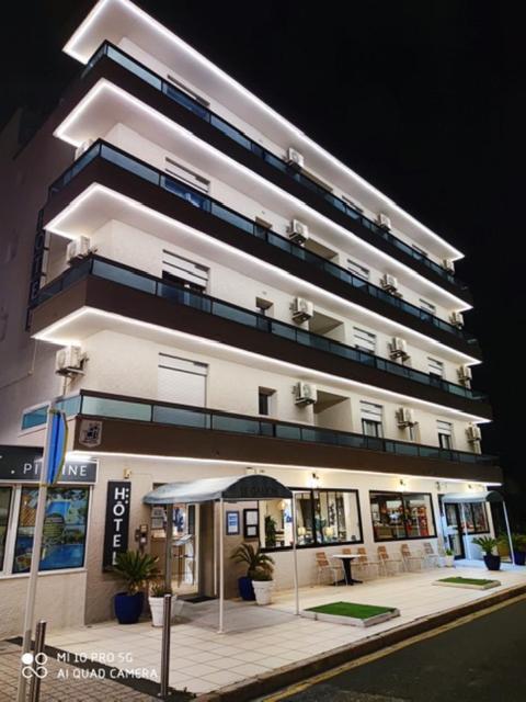 Le Galion Hotel Et Restaurant Canet Plage - Logis Экстерьер фото